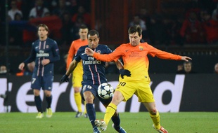 Lucas (à gauche) et Messi au duel en 2012