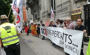 Près d'une centaine d'opposants au projet autoroutier de Grand contournement Ouest de Strasbourg (GCO) se sont rassemblés devant le tribunal administratif de Strasbourg où étaient convoqués dix opposants de la Zad de Kolbsheim ce lundi.