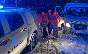 La Croix-Rouge a dû intervenir durant la nuit de mardi à mercredi, sur l'A40 à la hauteur de Bellegarde-sur-Valserine (Ain). Handout / HAUTE SAVOIE PREFECTURE