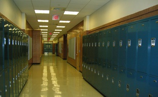 Le couloir d'un lycée aux Etats-Unis. Image d'illustration.