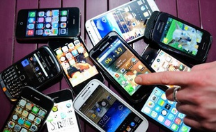 Des téléphones portables