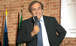 Le président de l'UEFA, ici en Italie, trouve le public français " très sévère ".