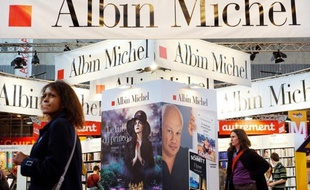 Le PDG des Editions Albin Michel, Francis Esménard, a confirmé à l'AFP avoir déposé mercredi une offre de rachat de Flammarion au groupe italien RCS sans s'allier à son confrère français Actes Sud avec lequel il avait fait front commun en mars.