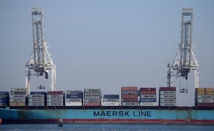 Un navire de la compagnie Maersk dans le port d'Oakland aux Etats-Unis, le 19 février 2015