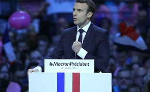 Emmanuel Macron en meeting à Bercy le lundi 17 avril 2017. Mardi 18 avril, il s'est déplacé à Rungis pour parler travail.