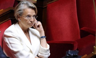 L'ancienne ministre Michèle Alliot-Marie (UMP) a déclaré samedi, lors d'une conférence de presse à Biarritz, sa candidature aux législatives dans la sixième circonscription des Pyrénées-Atlantiques, où elle a été élue député pour la première fois en 1997.