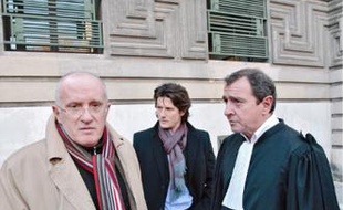 Antoine Sollacaro, Paul Sollacaro et Patrick Maisonneuve (de gauche à droite), trois de quatre avocats de Gilbert Casanova, hier devant le tribunal correctionnel de Marseille.