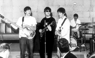 John Lennon, George Harrison, Paul McCartney et Ringo Starr des Beatles.