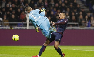 A l'image de cet énorme choc la saison passée entre Anthony Lopes et Kylian Mbappé, les histoires ne manquent pas entre l'OL et le PSG.