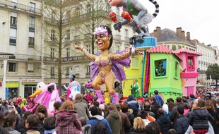 Le char «Riffifi à Rio» au carnaval de Nantes 2016.