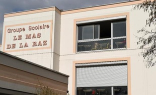 L'école de Villefontaine "Le Mas de la Raz" où enseignait le directeur soupçonné de viols, le 24 mars 2015