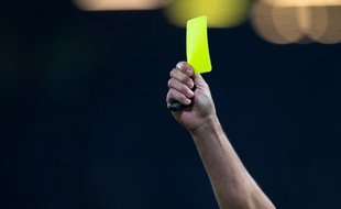 L'arbitre avait donné un carton jaune au gardien de Foissac, qui l'a ensuite agressé. Illustration.