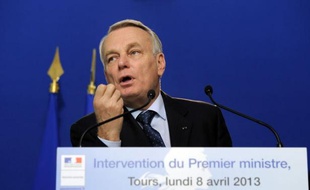 L'exécutif a promis lundi un texte sur la moralisation de la vie politique le 24 avril, mais, six jours après les aveux dévastateurs de Jérôme Cahuzac, une rumeur visant Laurent Fabius et relayée par la presse a encore dégradé un climat délétère.