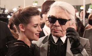 Kristen Stewart et Karl Lagerfeld le 4 mai 2015 à la suite d'un défilé Chanel en Corée du Sud.