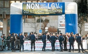 La manifestation des élus du Pays Basque contre la LGV n'a rien changé.