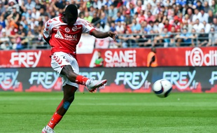 Le Rémois Hamari Traoré sur le point d'inscrire un (joli) but contre l'OM, en août 2015.
