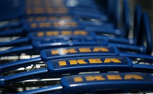 Ikea annonce dans la presse qu'il investissait trois milliards d'euros dans la construction de 20 centres commerciaux dans le monde via une nouvelle filiale