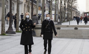 Sur les Champs-Elysées à Paris, le 6 mars 2020.
