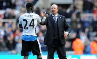 Cheick Tioté et Rafael Benitez.