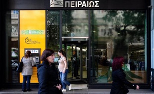 Si les banques grecques ont perdu deux tiers de leurs dépots (70 milliards d'euros) depuis deux ans, elles ont, au cours de la seule semaine dernière, vu leurs caisses se vider de plusieurs milliards d'euros, selon plusieurs sources interrogées par l'AFP.