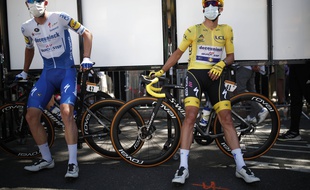 A droite, Alaphilippe, époque maillot jaune sur le Tour