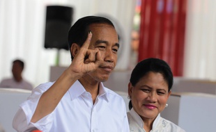 Joko et Iriana Widodo au moment de leur vote, le 17 avril 2019.