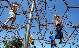 Une aire de jeux pour enfants (illustration).