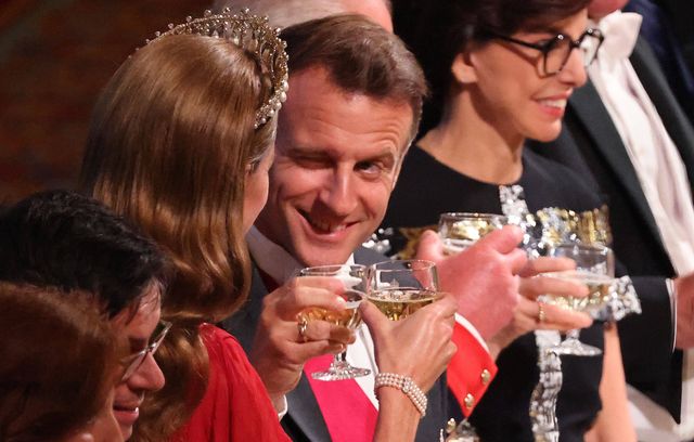 Mercredi et jeudi, le programme du président de la République sera tout aussi chargé avec notamment des entretiens avec Keir Stamer mais aussi une visioconférence avec de nombreux chefs d’Etat parmi lesquels le président ukrainien Volodymyr Zelensky, le chancelier allemand Friedrich Merz et la Première ministre italienne Giorgia Meloni. Pour renforcer la coopération européenne, Emmanuel Macron devra user de tout son « charme à la française », comme ici avec la princesse Kate de Galles.