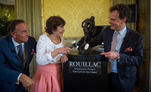 Reine-Marie Paris, la petite nièce de Camille Claudel, a acquis aux enchères la sculpture «La valse»