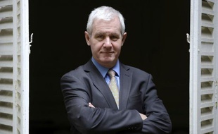 Le pasteur Laurent Schlumberger, élu samedi à Lyon président de la nouvelle Église protestante unie de France, qui réunit luthériens et réformés, a dénoncé les "postures identitaires", appelant au "partage" devant le ministre de l'Intérieur et des Cultes, Manuel Valls.
