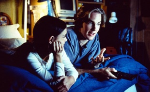 Comme Dawson et Joey, vous êtes calés dans votre canapé ou votre lit pour revoir une de vos séries cultes pendant le confinement, mais laquelle ?