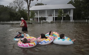 La tempête Barry n'est finalement pas restée longtemps un ouragan. Ce qui n'empêche pas les dégâts.