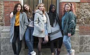 Philippine Stindel (Emma) Coline Preher (Alexia) Assa Sylla (Imane) Lula COTTON (Daphné) Marilyn Lima (Manon), les cinq héroïnes de « Skam France ».