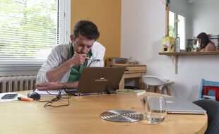 Un salarié en télétravail