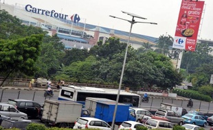 "Les pays émergents sont une chance": plaquettes publicitaires sous l'épaule, Jean-Philippe Compain est venue vanter ses purificateurs d'eau en Indonésie, encore largement "terra incognita" pour la France mais promise à un rôle clef dans la relance de ses exportations.