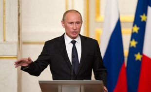Les dirigeants de l'Union européenne et le président russe Vladimir Poutine ont débuté lundi officiellement le sommet au cours duquel ils devraient aborder notamment la question de la Syrie, à Saint-Pétersbourg (nord-ouest).