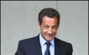 Le mariage homosexuel, "j'y ai beaucoup réfléchi et j'y suis opposé, tout comme à l'adoption d'enfants par des couples homosexuels", affirme Nicolas Sarkozy, très probable futur candidat présidentiel, dans le Figaro Magazine, lui qui gardait le silence, jusqu'alors, sur ce thème.