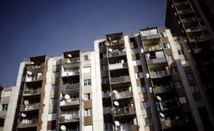 Plus de deux ans après les émeutes des banlieues, à l'automne 2005, M. Sarkozy a prévu de présenter un plan, qu'il qualifiait début janvier d'"extrêmement ambitieux", axé sur "les droits et devoirs" qu'il revient à chacun de respecter.