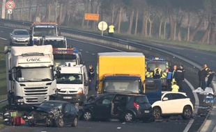 Cinq personnes ont trouvé la mort dans un carambolage entre La Roche-sur-Yon et les Sables d'Olonne le 20 décembre 2016.