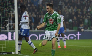 Ricky Van Wolfswinkel buteur contre Lyon le 30 novembre 2014 à Geoffroy-Guichard. AFP PHOTO / JEFF PACHOUD