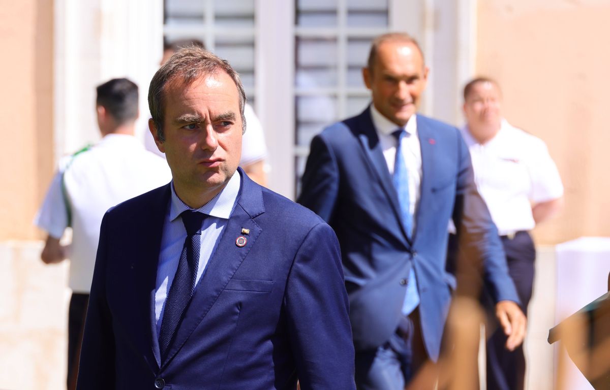 Depuis la dissolution de l’Assemblée, Sébastien Lecornu n’a « jamais complètement défait » ses cartons