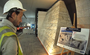 Retrouvée à l'occasion de fouilles préventive, l'ancienne tour Sincaïre a été remontée dans la station Garibaldi