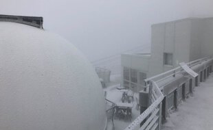 Le pic du Midi complètement enneigé ce 13 juillet 2021.