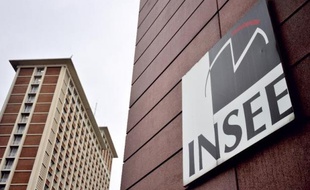 Les ménages français sont restés englués dans la morosité en novembre, ce qui fragilise encore davantage le scénario d'un rebond de la croissance en fin d'année, selon les chiffres publiés mercredi par l'Institut national de la statistique et des études économiques.