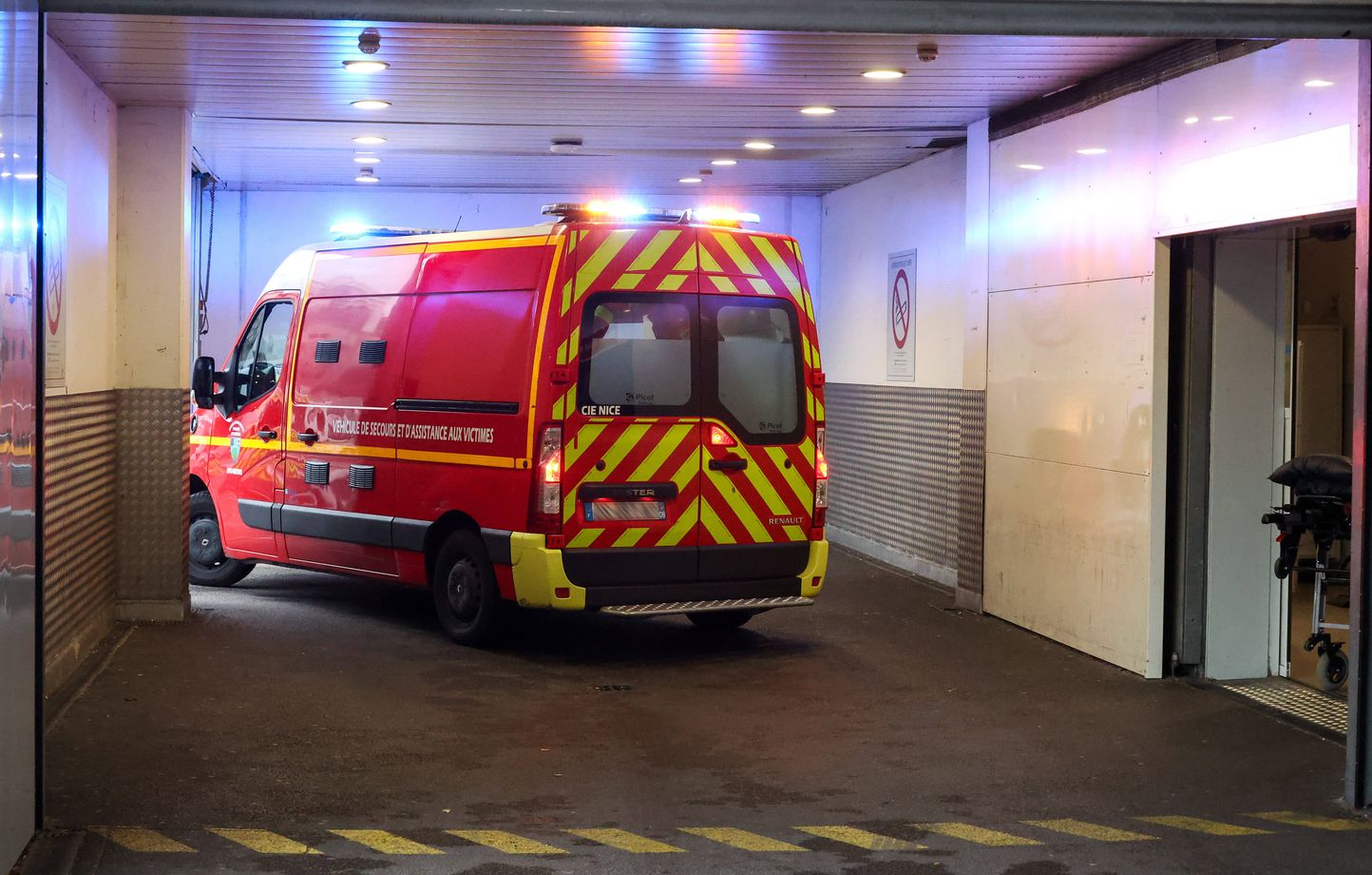 L'enfant a été transporté en hôpital pédiatrique, grièvement blessé à la cheville (illustration).