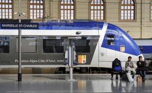 Illustration d'un TER en gare Saint-Charles à Marseille.