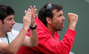 Sergi Bruguera (à droite) à côté de l'autre entraîneur de Gasquet Sébastien Grosjean à Roland-Garros en 2014.