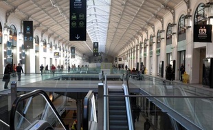 La majeure partie des commerces de la nouvelle galerie marchande de la gare de Paris Saint-Lazare doivent ouvrir vendredi matin, après avoir obtenu l'autorisation de la commission de sécurité