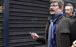 French cartoonist Luz arrives to attend a meeting gathering editorial staff of French satirical weekly newspaper Charlie Hebdo and Liberation, on January 9, 2015 in Paris, after a deadly attack that occurred on January 7 by armed gunmen on the Paris offices of Charlie Hebdo. Two brothers suspected of slaughtering 12 people in the attack held one person hostage Friday as police cornered the gunmen northeast of the capital. AFP PHOTO / BERTRAND GUAY