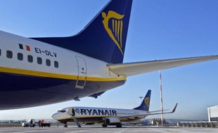 La justice a condamné mercredi la compagnie aérienne irlandaise Ryanair à une amende de 200.000 euros et à près de 9 millions d'euros de dommages-intérêts pour avoir enfreint le droit social français à l'aéroport de Marseille.